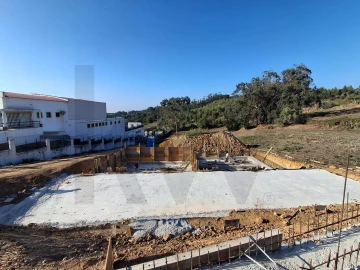 Moradia T3 para Venda em Igreja Nova e Cheleiros