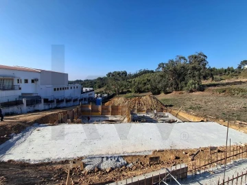 Moradia T3 para Venda em Igreja Nova e Cheleiros