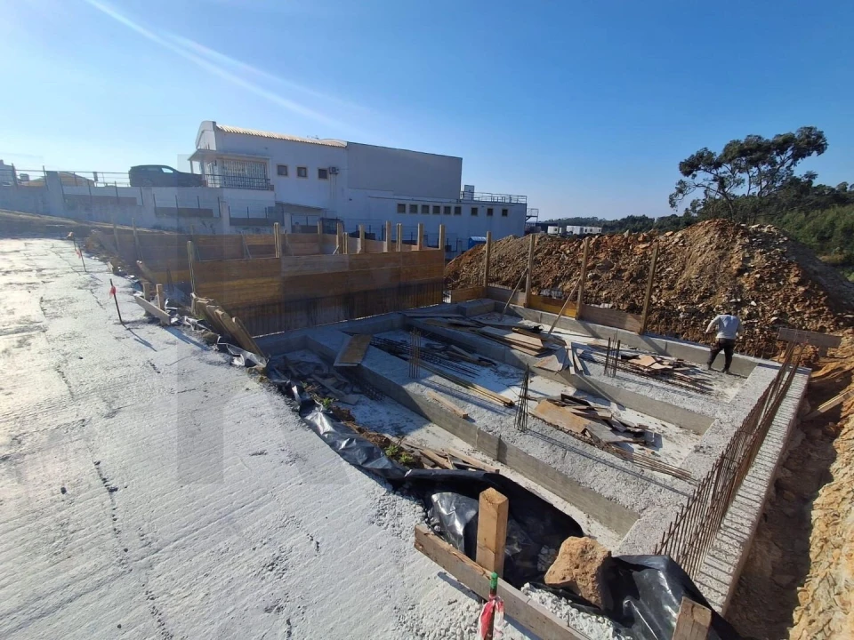 Moradia T3 para Venda em Igreja Nova e Cheleiros Foto 19