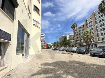 Loja para Venda em Loures
