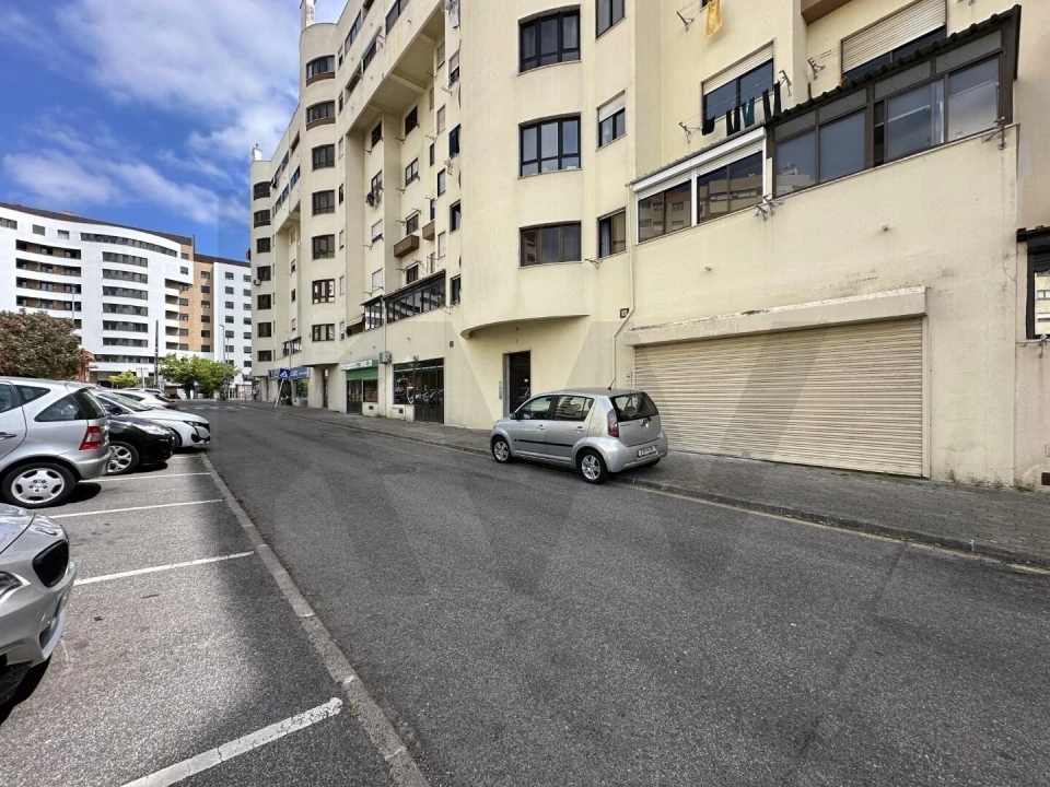 Loja para Venda em Loures Foto 16