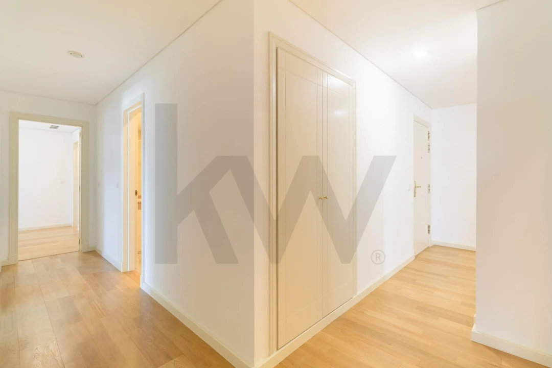 Apartamento T4 para Arrendamento em Campolide Foto 17