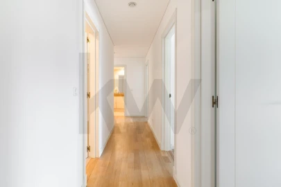 Apartamento T4 para Arrendamento em Campolide
