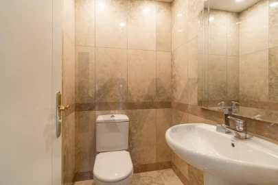 Apartamento T4 para Arrendamento em Campolide