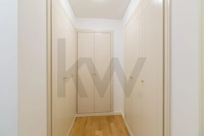 Apartamento T4 para Arrendamento em Campolide