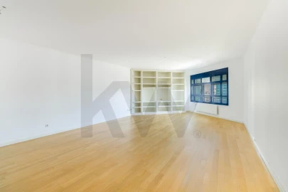 Apartamento T4 para Arrendamento em Campolide