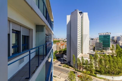Apartamento T4 para Arrendamento em Campolide