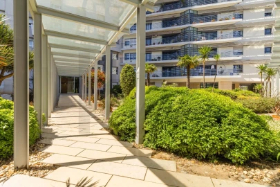 Apartamento T4 para Arrendamento em Campolide