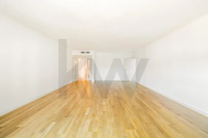 Apartamento T4 para Arrendamento em Campolide