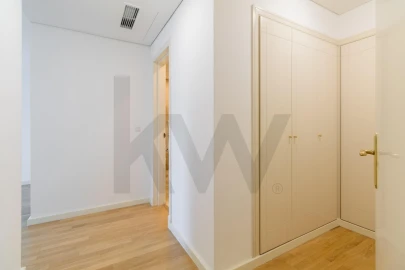 Apartamento T4 para Arrendamento em Campolide