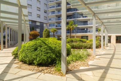 Apartamento T4 para Arrendamento em Campolide