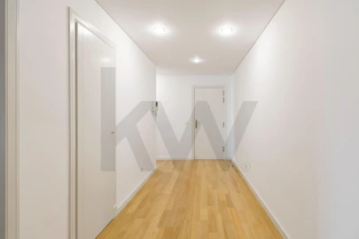Apartamento T4 para Arrendamento em Campolide