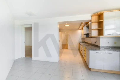 Apartamento T4 para Arrendamento em Campolide