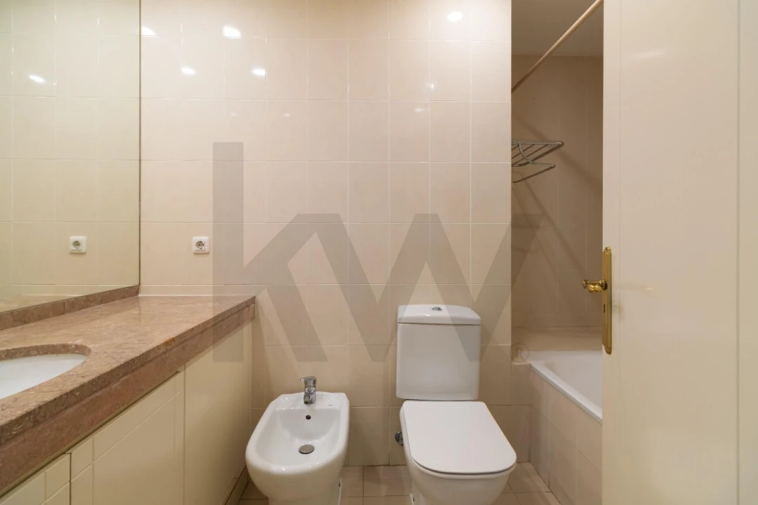 Apartamento T4 para Arrendamento em Campolide Foto 23