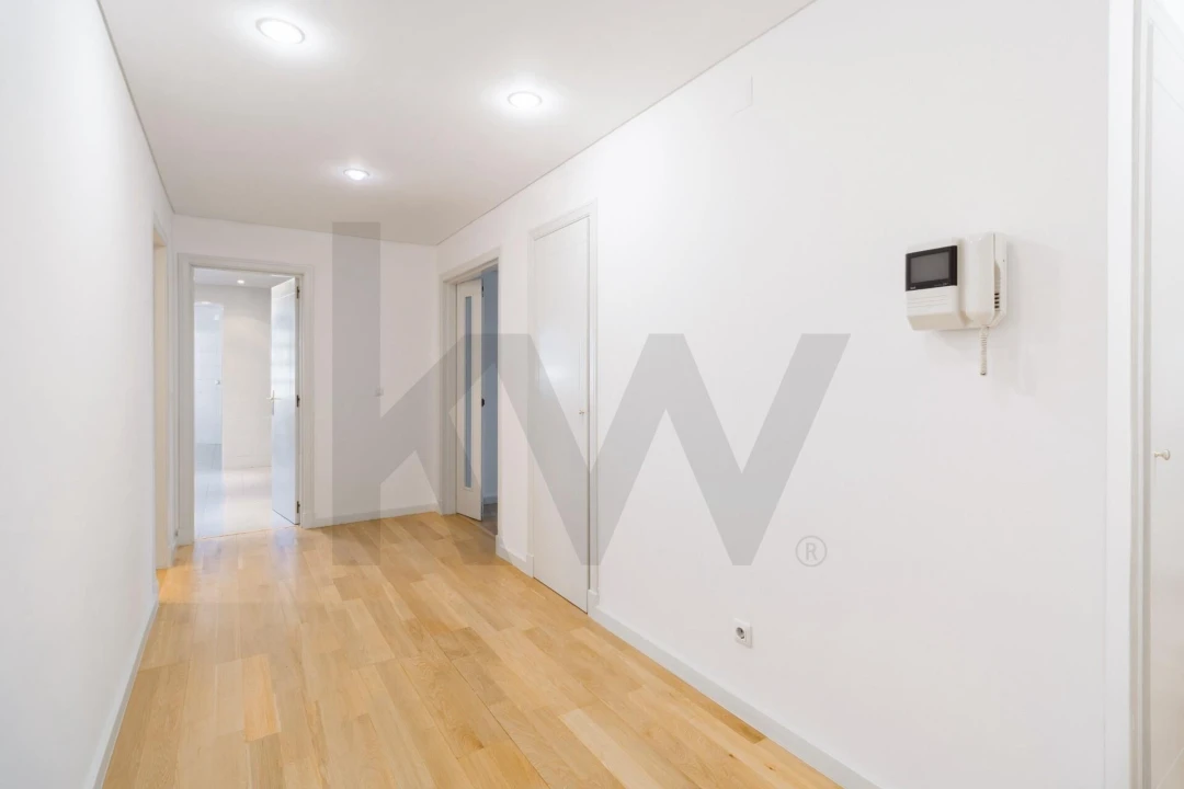 Apartamento T4 para Arrendamento em Campolide Foto 21