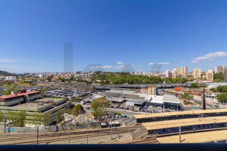 Apartamento T4 para Arrendamento em Campolide Foto 29