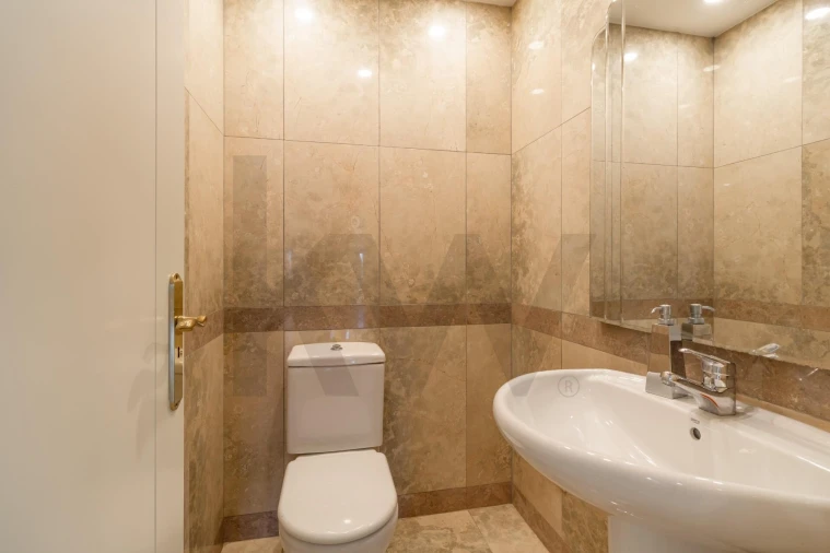 Apartamento T4 para Arrendamento em Campolide Foto 24