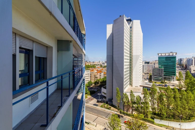 Apartamento T4 para Arrendamento em Campolide Foto 3