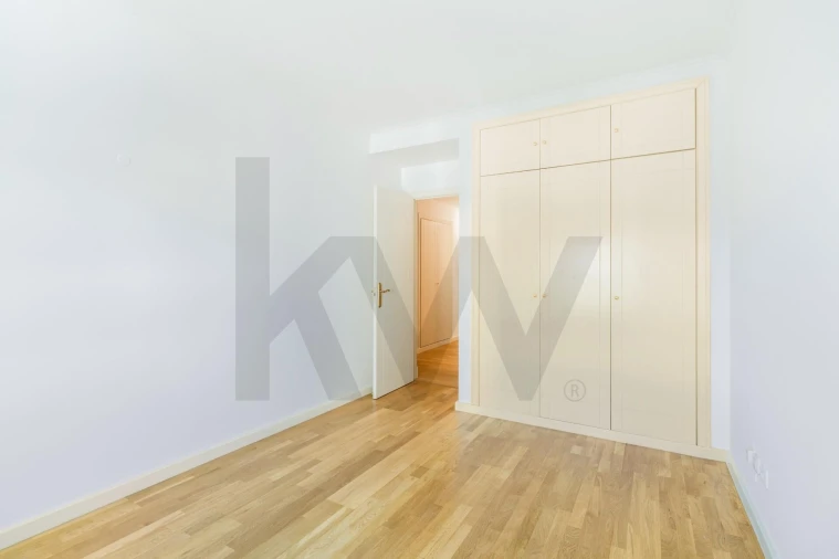 Apartamento T4 para Arrendamento em Campolide Foto 33