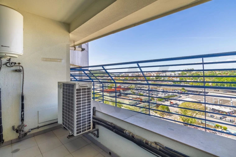 Apartamento T4 para Arrendamento em Campolide Foto 4