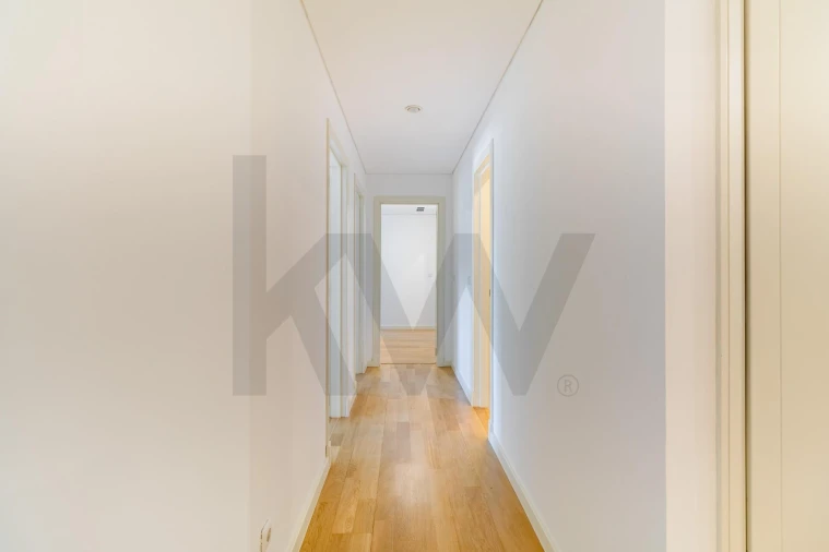 Apartamento T4 para Arrendamento em Campolide Foto 26