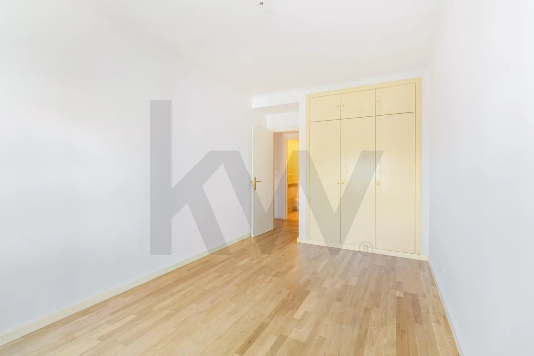 Apartamento T4 para Arrendamento em Campolide Foto 18