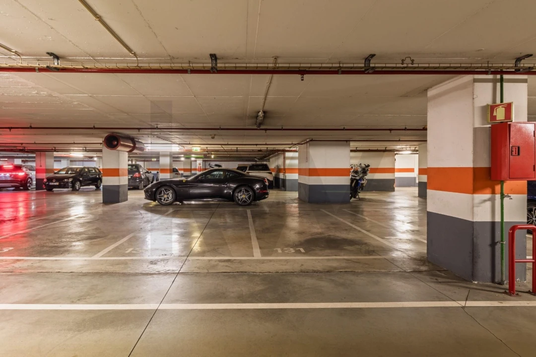 Apartamento T4 para Arrendamento em Campolide Foto 31