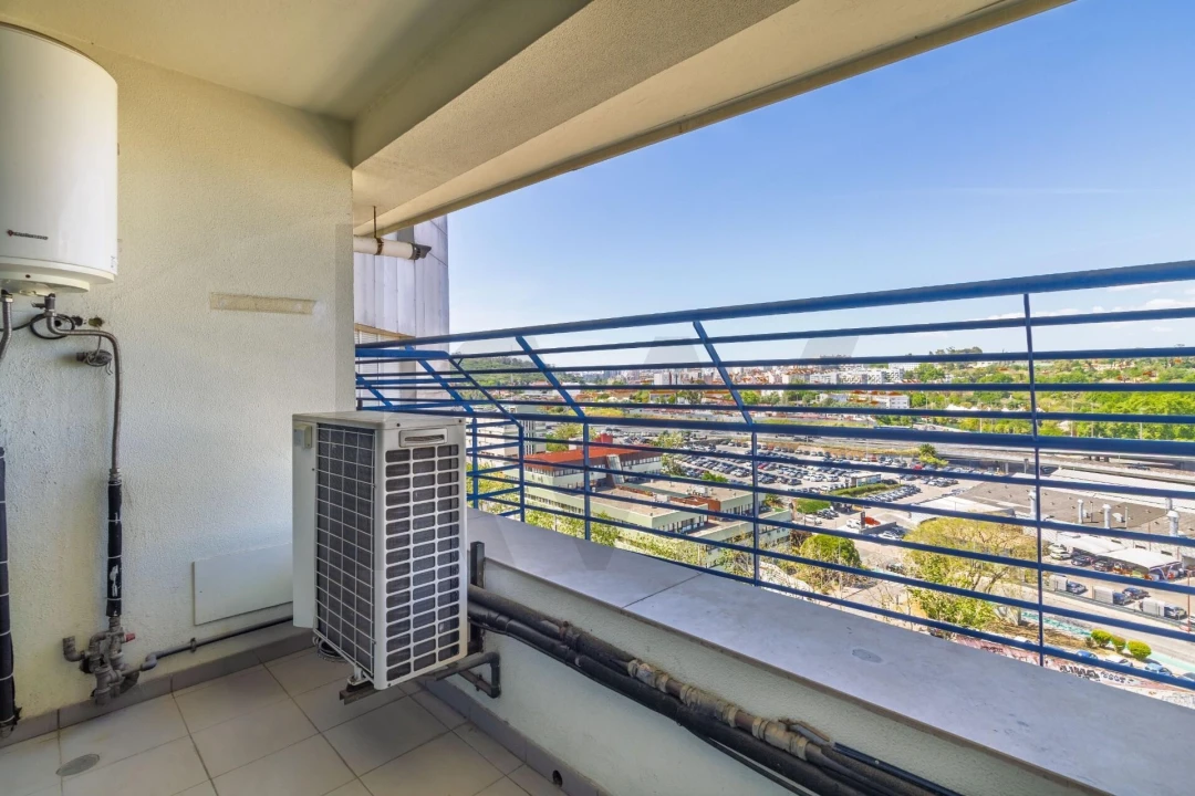 Apartamento T4 para Arrendamento em Campolide Foto 4