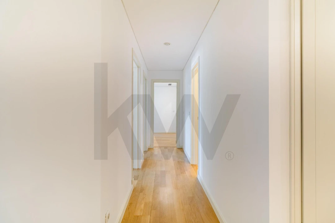Apartamento T4 para Arrendamento em Campolide Foto 26