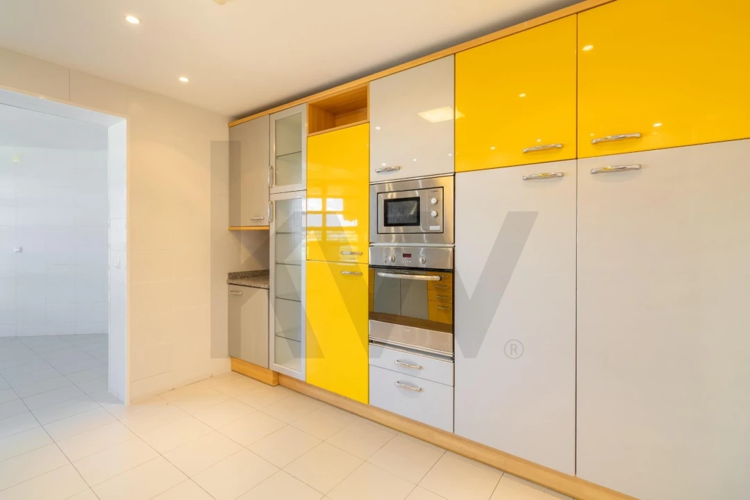 Apartamento T4 para Arrendamento em Campolide Foto 7