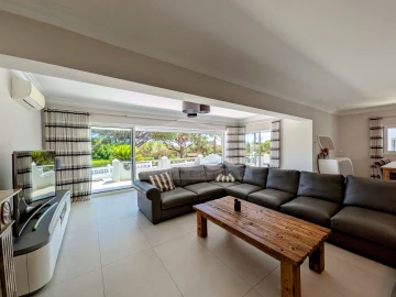 Moradia T5 para Venda em Quarteira