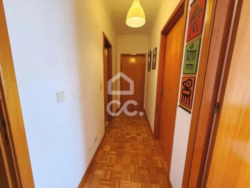Apartamento T3 para Arrendamento em Canelas