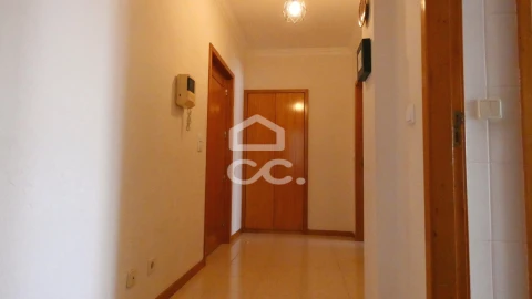 Apartamento T3 para Arrendamento em Canelas