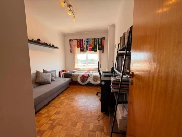 Apartamento T3 para Arrendamento em Canelas