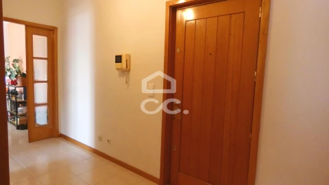 Apartamento T3 para Arrendamento em Canelas