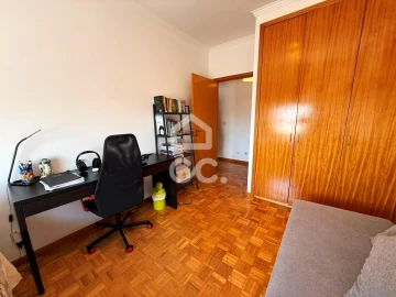 Apartamento T3 para Arrendamento em Canelas