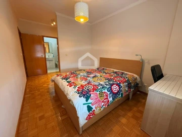 Apartamento T3 para Arrendamento em Canelas