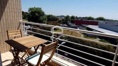 Apartamento T3 para Arrendamento em Canelas