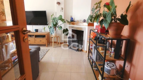Apartamento T3 para Arrendamento em Canelas