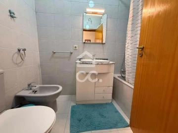 Apartamento T3 para Arrendamento em Canelas