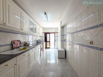 Apartamento T3 para Venda em Agualva e Mira-Sintra