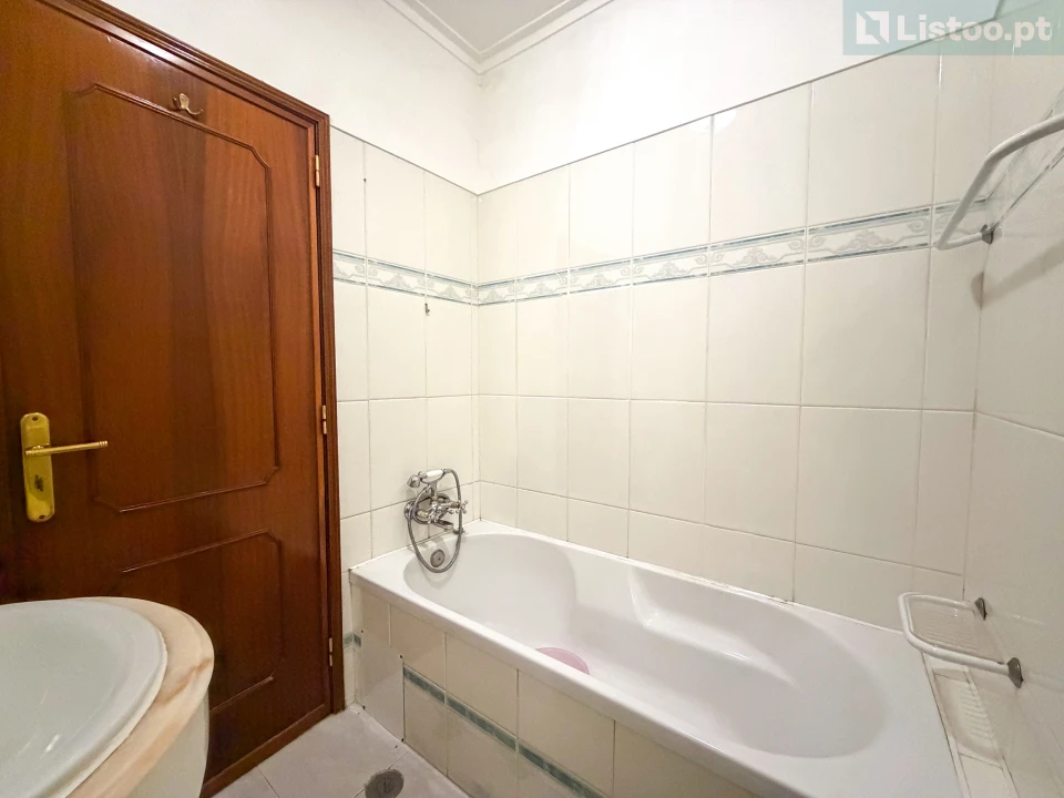 Apartamento T3 para Venda em Agualva e Mira-Sintra Foto 23