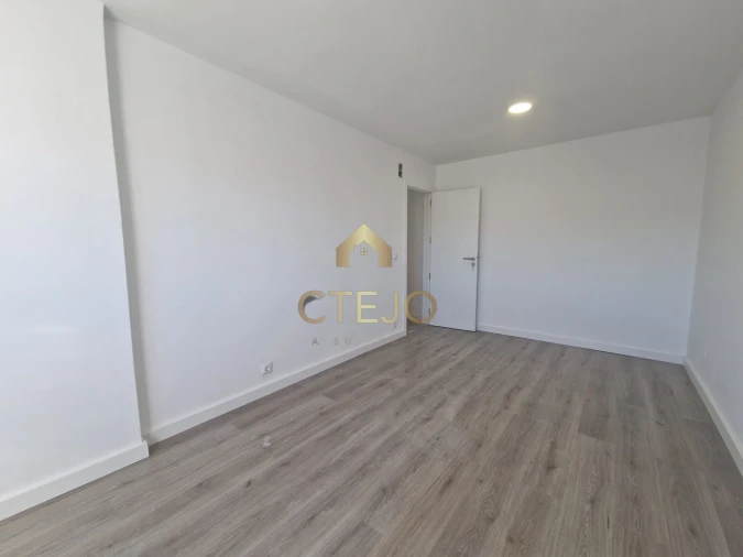 Apartamento T2 para Venda em Alhos Vedros Foto 3
