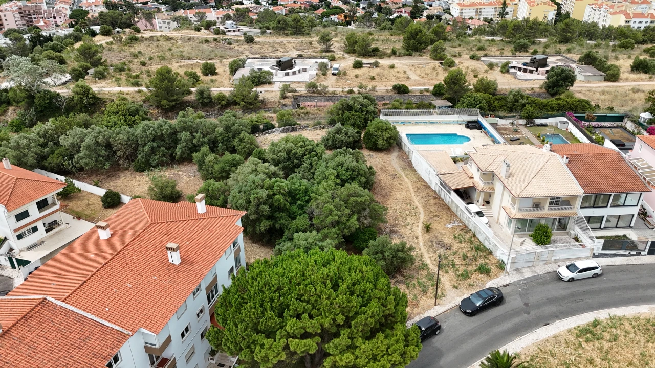 Terreno para Venda em Carcavelos e Parede Foto 1