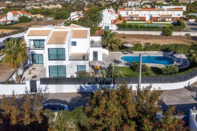 Moradia T4 para Venda em Albufeira e Olhos de Água