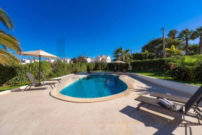 Moradia T4 para Venda em Albufeira e Olhos de Água