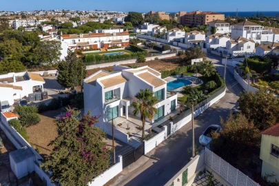 Moradia T4 para Venda em Albufeira e Olhos de Água
