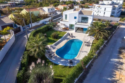 Moradia T4 para Venda em Albufeira e Olhos de Água