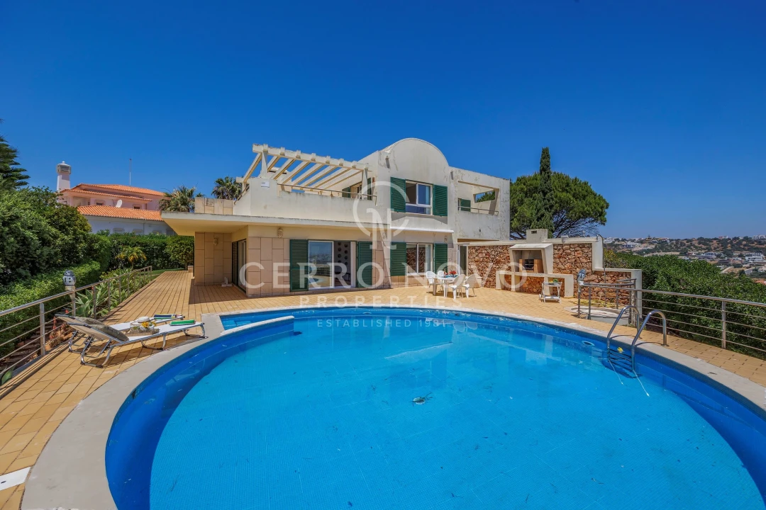 Moradia T4 para Venda em Albufeira e Olhos de Água Foto 10