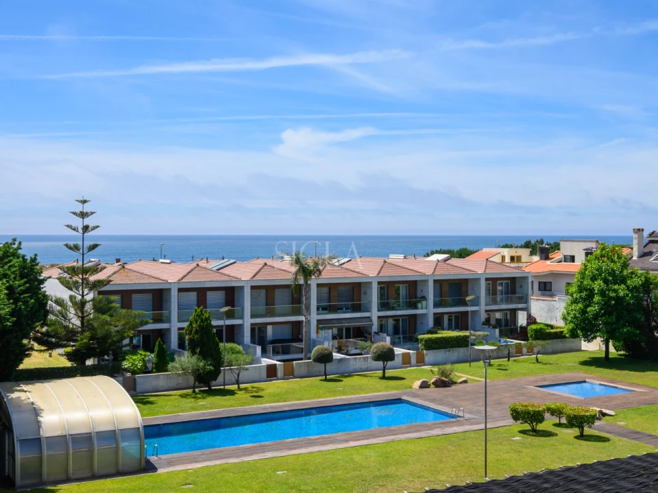 Moradia T4 para Venda em Madalena Foto 1